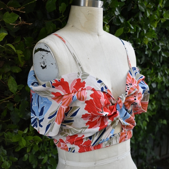 ASTR summer floral viscose off shoulder crop top - Picture 3 of 4